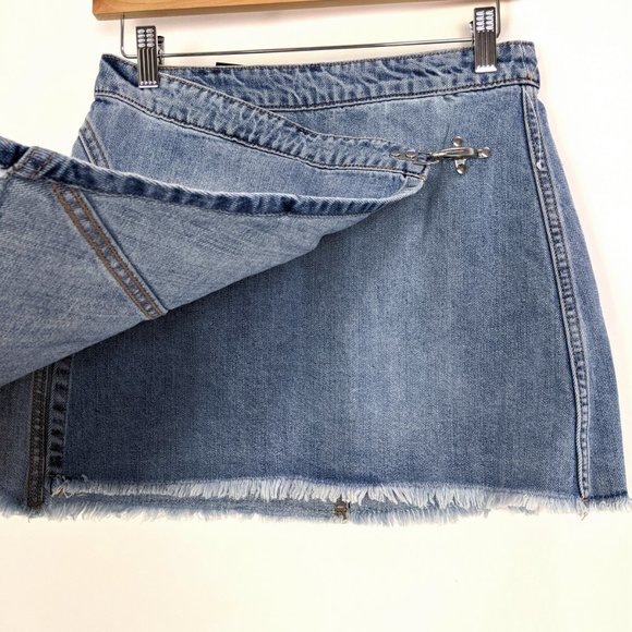 Blank NYC Size 24 XXS Womens Fringe Hem Wrap Mini Denim Skirt in Light Blue - Picture 4 of 13
